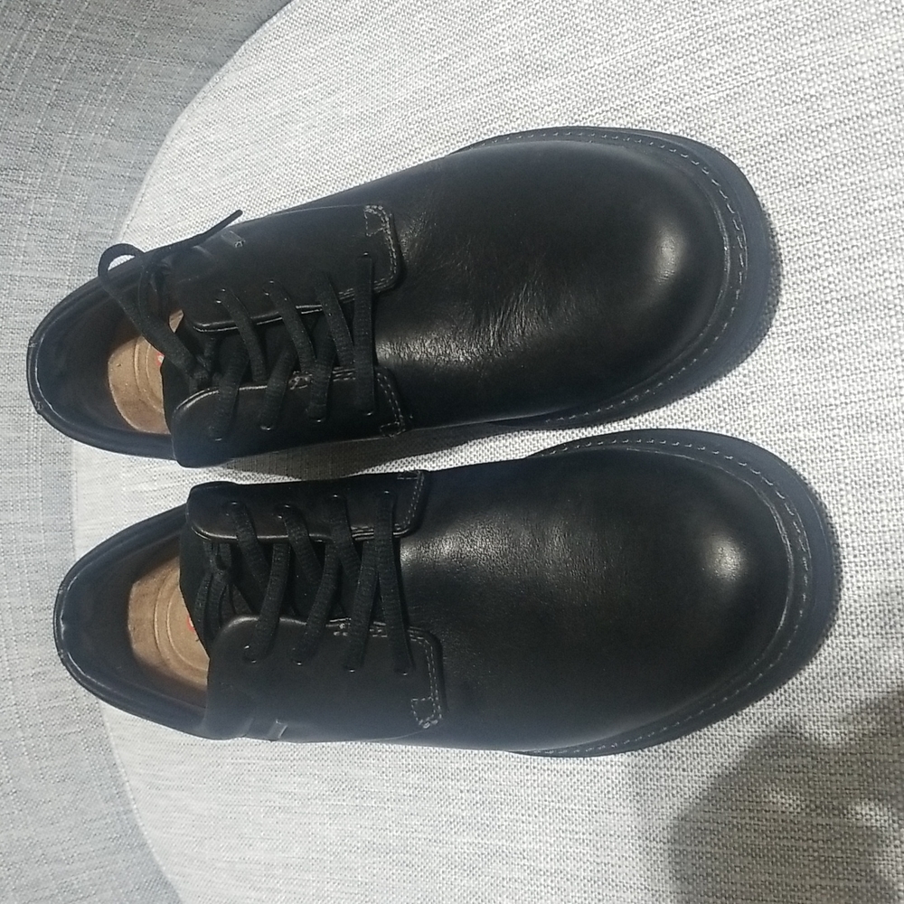 CLARKS UnTread Lo mens shoe